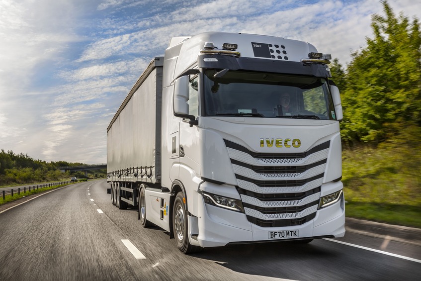 Mtec takes delivery of the first UK-registered IVECO S-WAY
